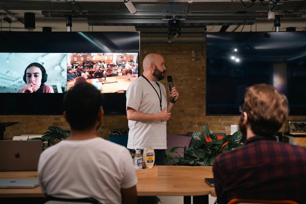 Quelles sont les meilleures pratiques pour créer des vidéos tutoriels engageantes pour une entreprise de services éducatifs?